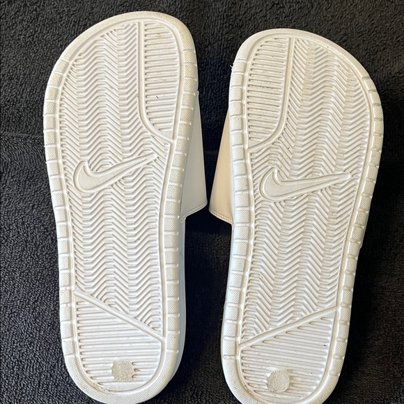 Nike White Slide Sandals size 7 - Picture 3 of 4